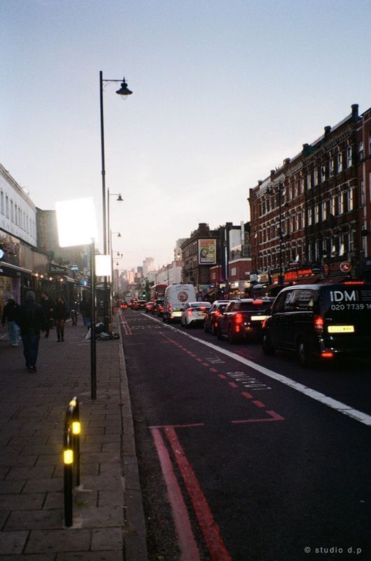 L'heure bleue sur les toits de Londres — Kodak Portra 400