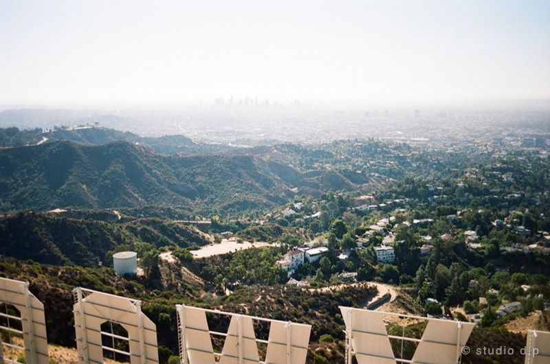 Collines de Hollywood derrière le panneau, Los Angeles — Kodak Portra 400