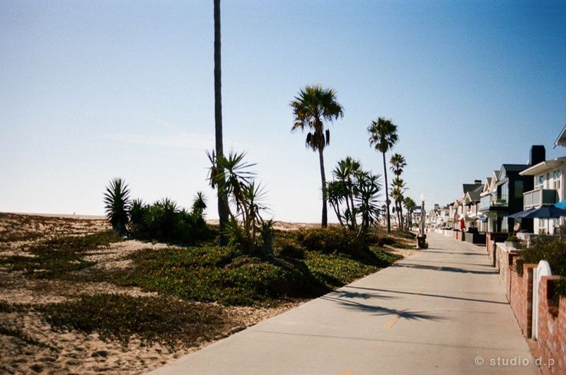 Promenade en bord de mer à Balboa Island, Californie — Kodak Portra 400